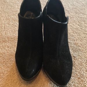 Women’s black suede heel